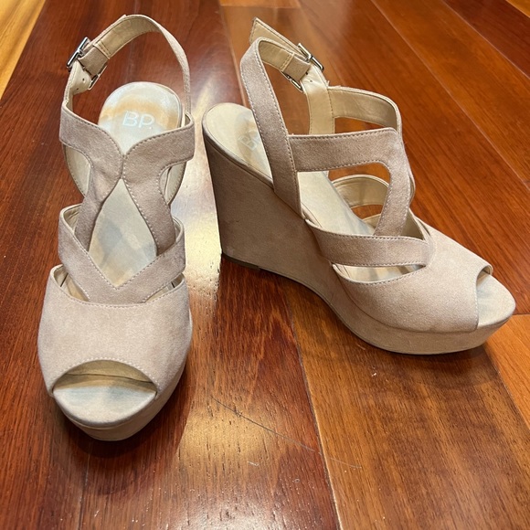 Excellent hardly used size 7.5 BP shoes from Nordstrom. Nude color. - Picture 2 of 4
